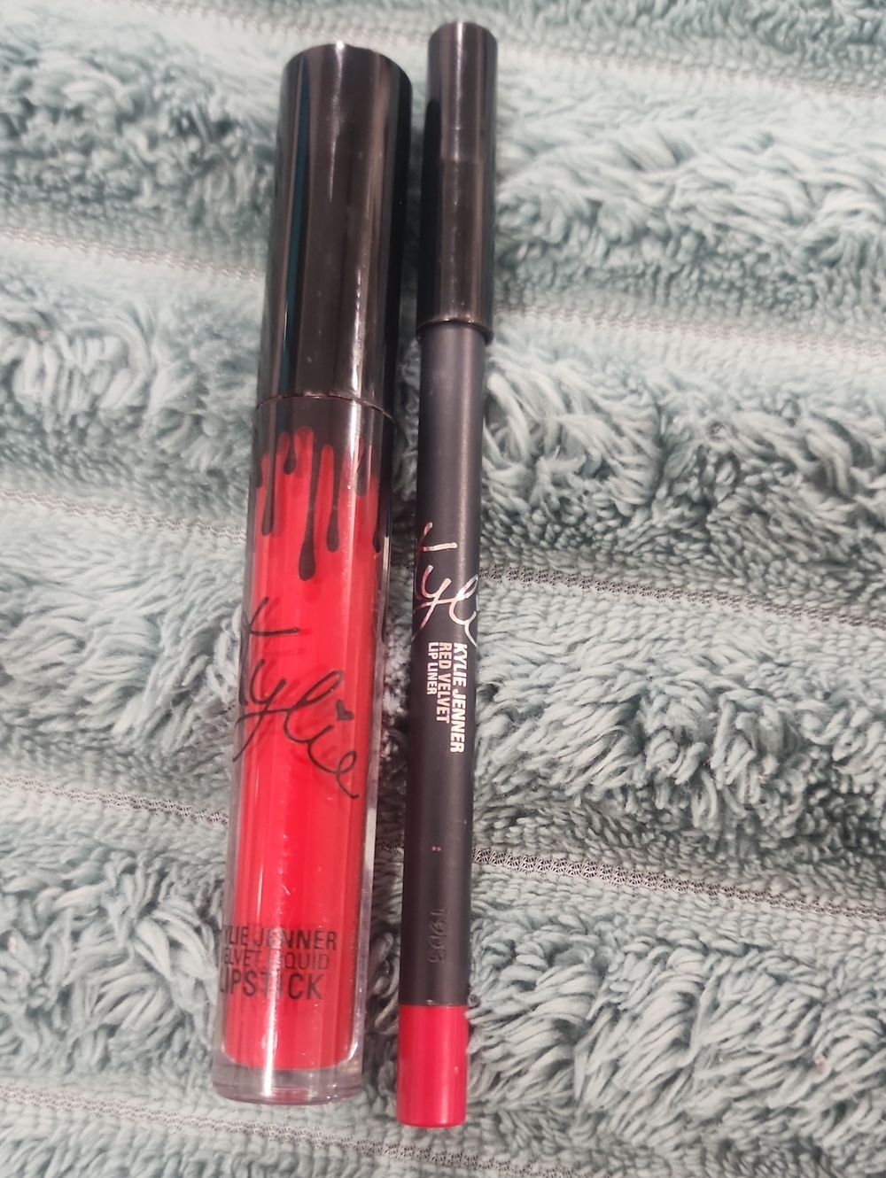 Kylie Cosmetics Red Liquid Lipstick & Lip Liner Duo